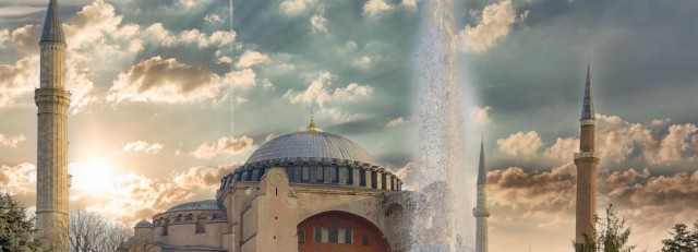 Hagia Sophia (Unsplash) photo-1588873569720-2c0d93b82cf5.jfif