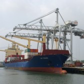 Schip in haven van Rotterdam